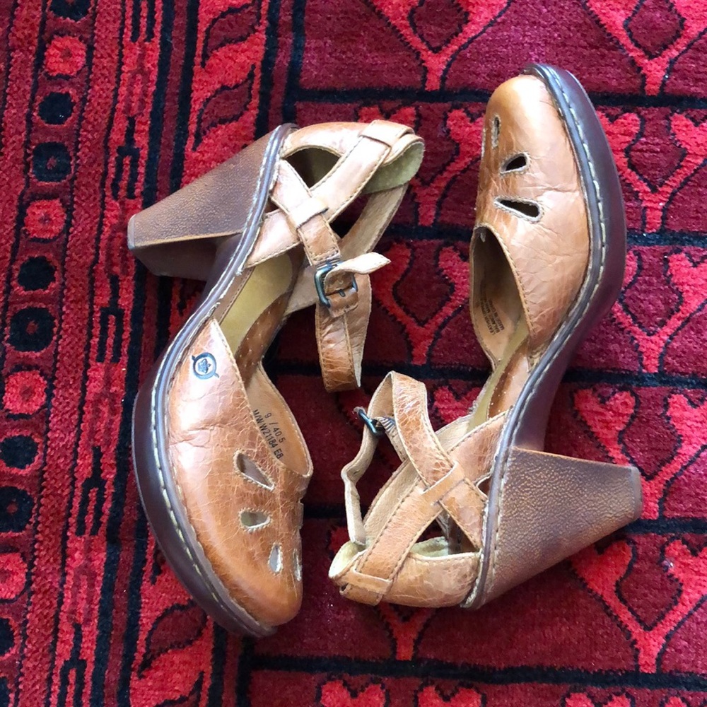 NWOT born ankle strap sandals